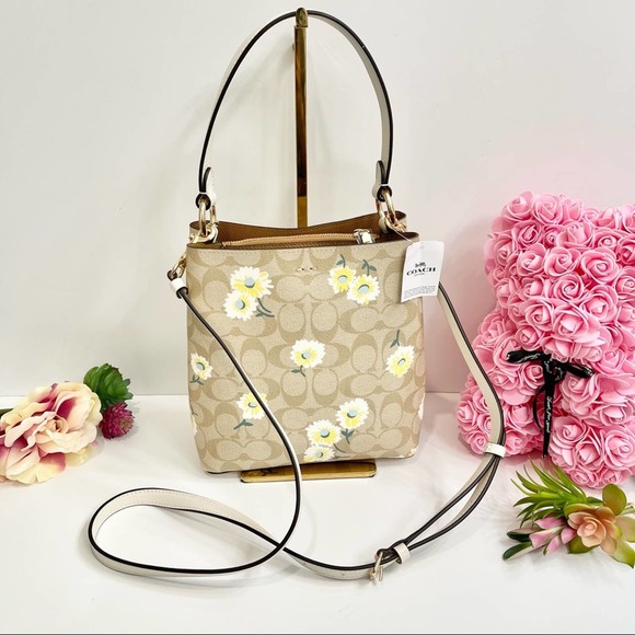 NEW Coach Small Town Bucket Bag In Signature Canvas With Daisy Print - Picture 4 of 12